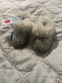 New Carter's Baby Girl Glitter Faux Fur Booties Size 5
