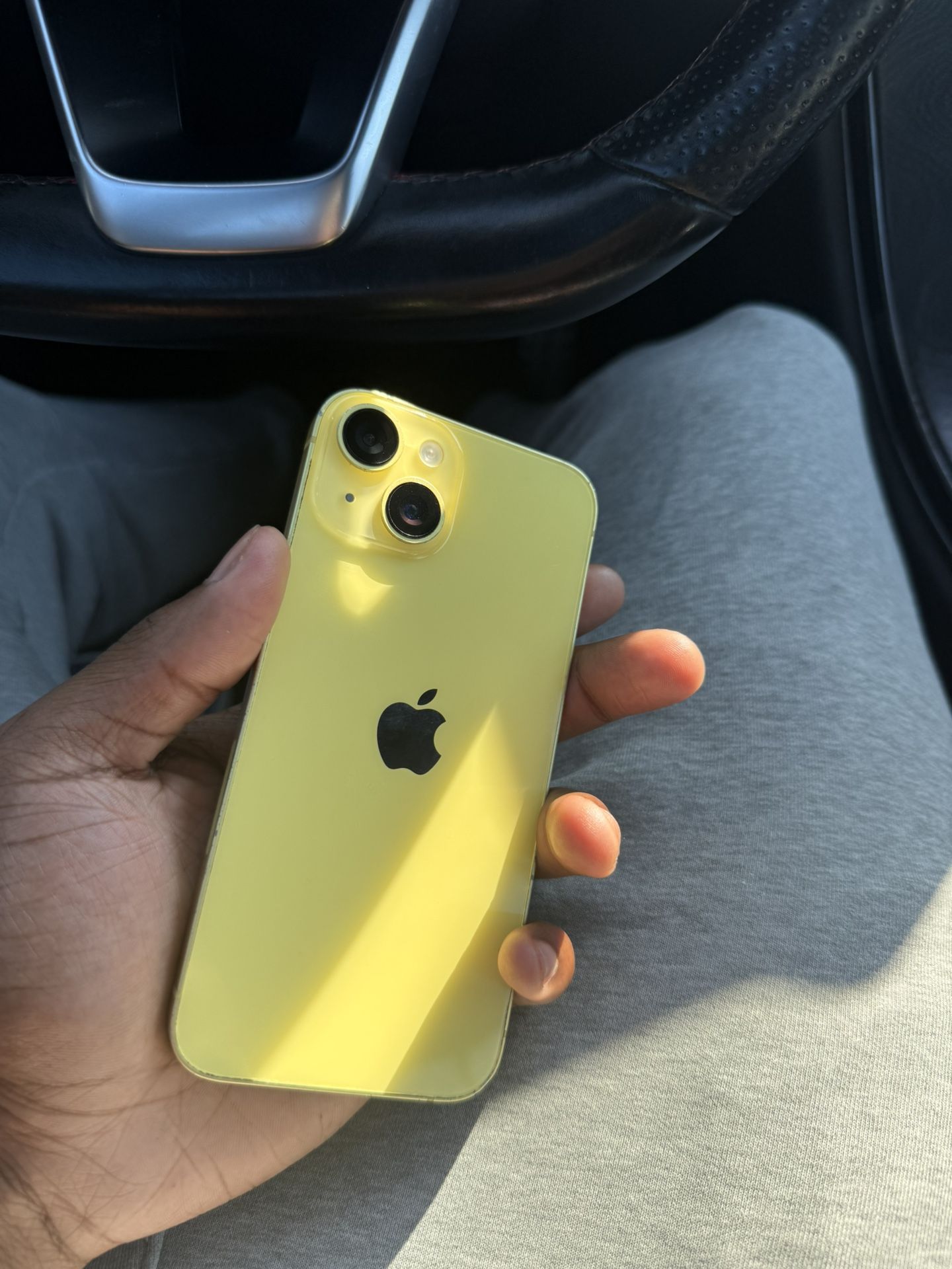 Yellow iPhone 14 (128GB)