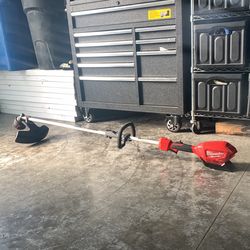 Milwaukee M18 Trimmer 