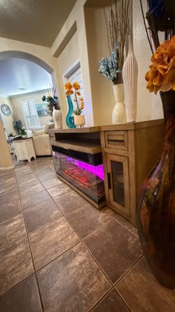 Beautiful fireplace /tv stand in excellent condition 8 colors of flames 75” inches long