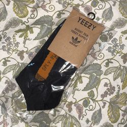 EXCLUSIVE Adidas Yeezy Men’s Socks Size 6-11