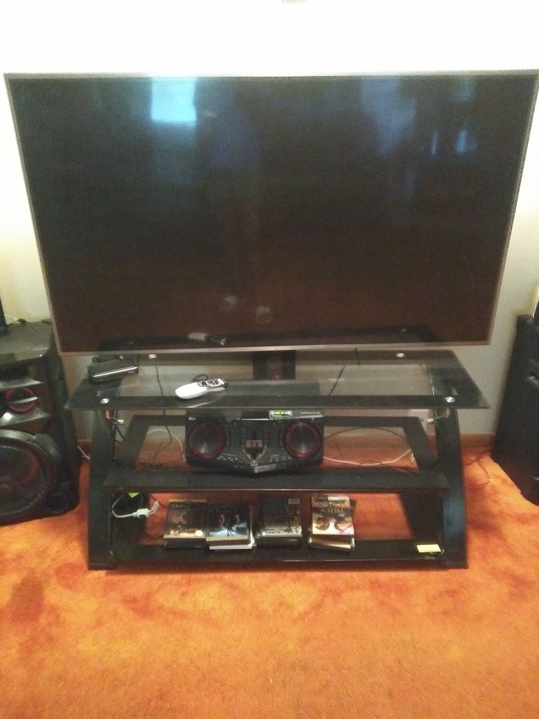LG 4k ultra smart tv 2019 65" has crack in screen that need to be fixed