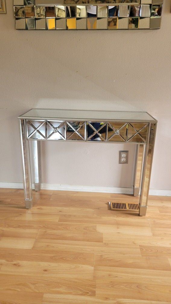Mirrored Vanity Or Entry Table