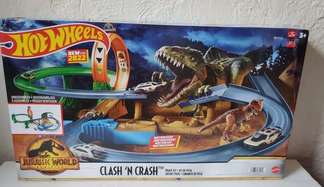 Hot wheels Roar Into Action Jurassic World Clash And Crash 