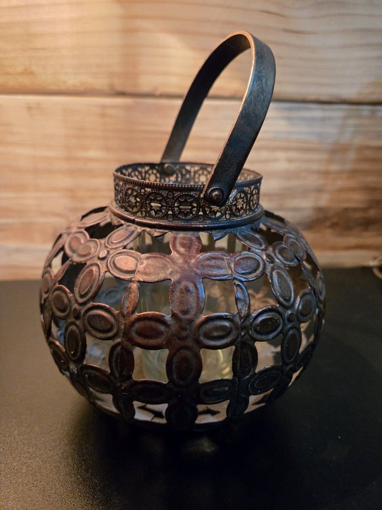 Metal Candle Holder With Glass Cylinder