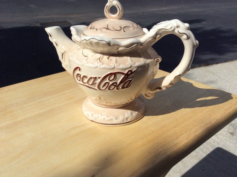 Coca-Cola Victorian tea pot collectible 1998