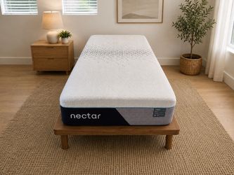 Nectar Premier Hybrid Twin XL Mattress - Like New Condition