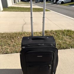 Selling a Samsonite suitcase, 23 x 14.5 x 11.