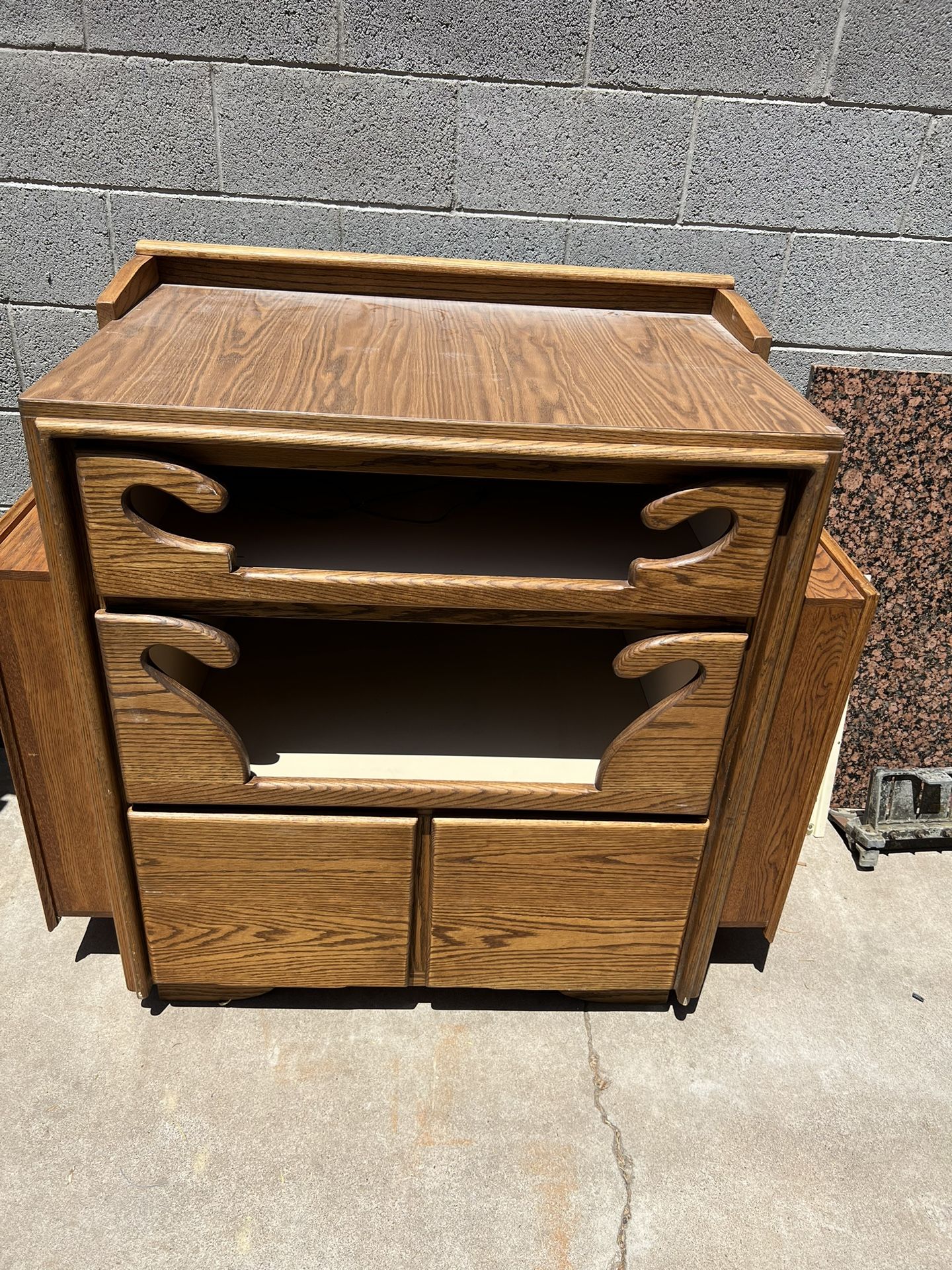 Vintage Stand With Speak