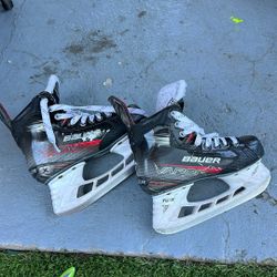 Bauer Vapor Skates Size 2.5 Kids 