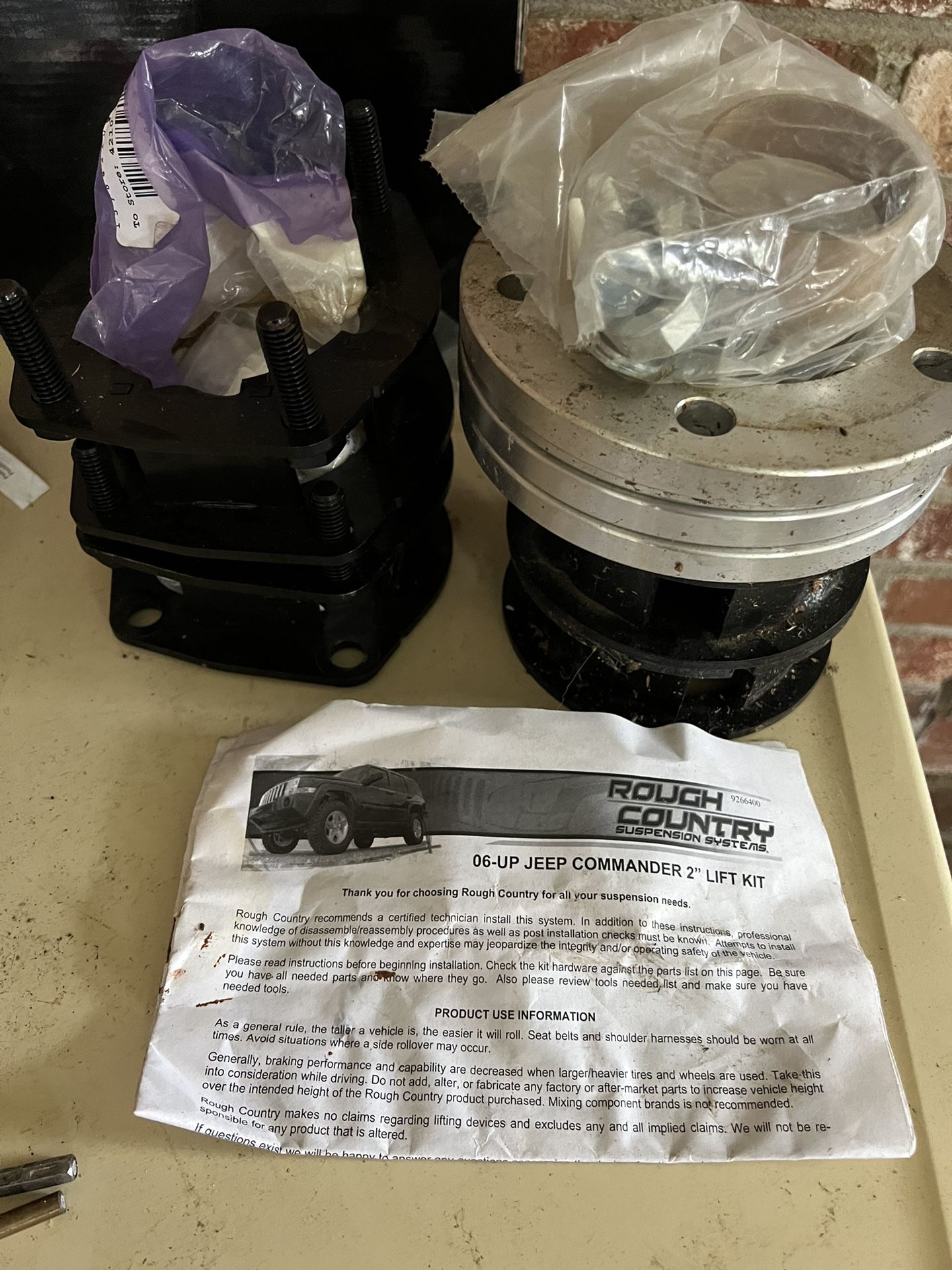 Rough Country 2inch Lift Kit Jeep Commander/Grand Cherokee 