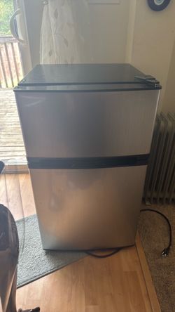 Mini fridge