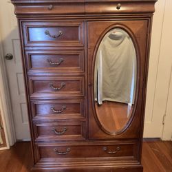 Gentleman’s Chest