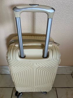 Carry-on suitcase./maleta de manor