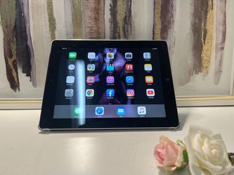 Apple iPad Black A1396 32GB Tablet 9.7” iOS 9.3.5 w/ Case- $25