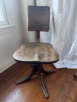 Antique Heywood Brothers & Wakefield Oak Swivel Office Chair, c. 1900, Original Finish