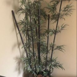 Beautiful Zgallery vase ,almost new with artificial bamboo.
