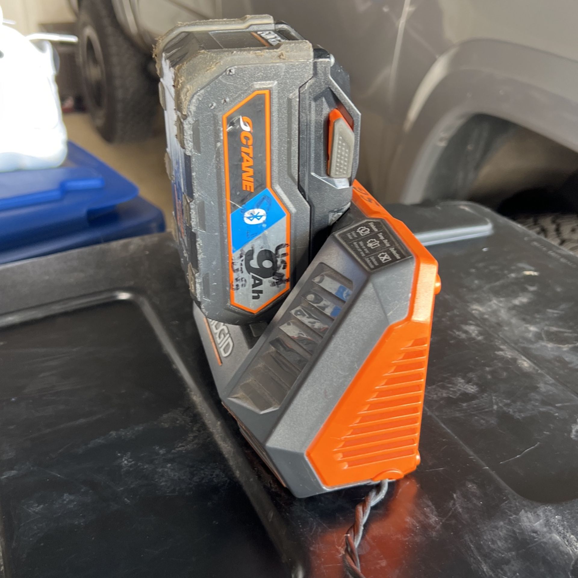Ridgid 18V 9AH Battery And Charger 