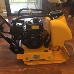 6.5 HP GAS POWER PLATE COMPACTOR W/ large water tank 850.00