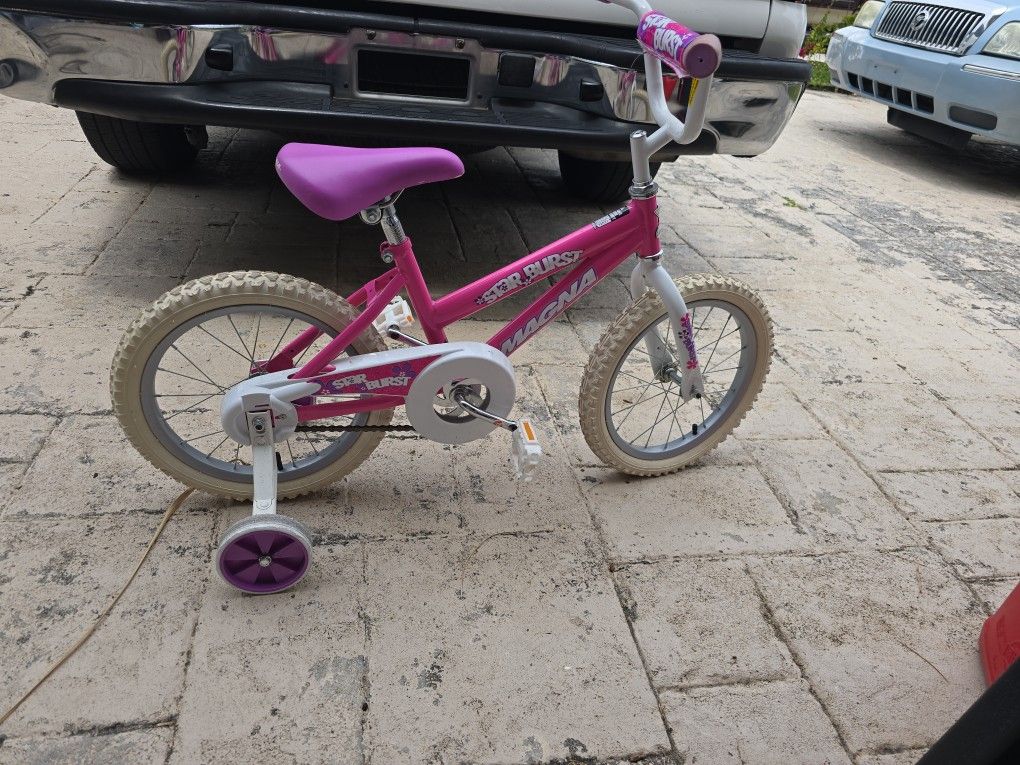 Starburst Magnum Bike W/training Wheels Bikes & Cycling
