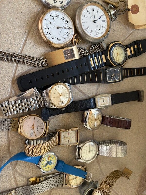 Various men's wrist watches and pocket watches. Sold as a lot.