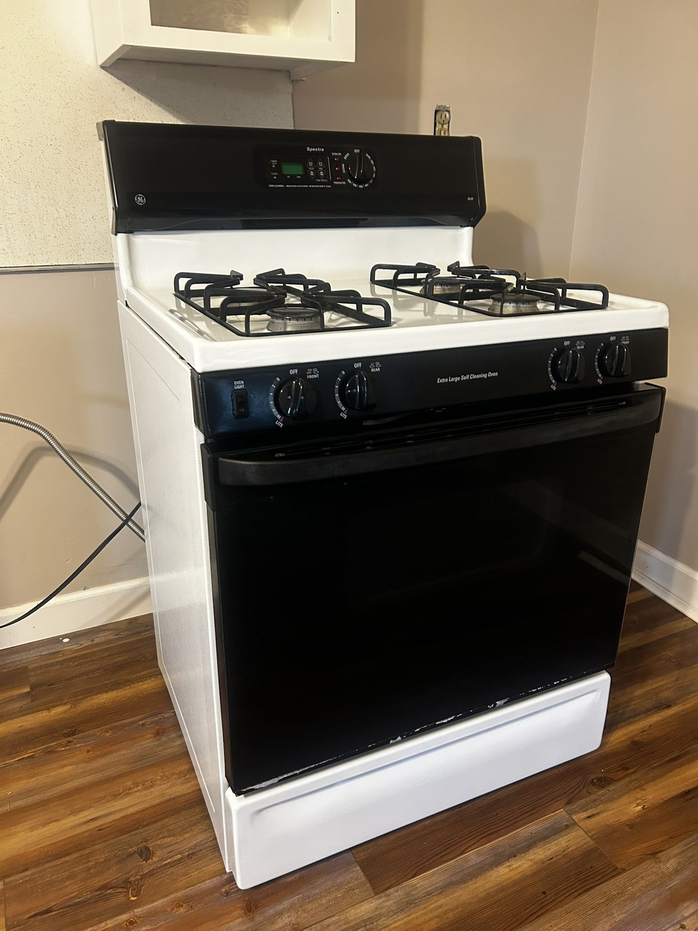 GE XL Self Cleaning Gas Range