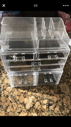 Makeup organizer. Vanity organizer