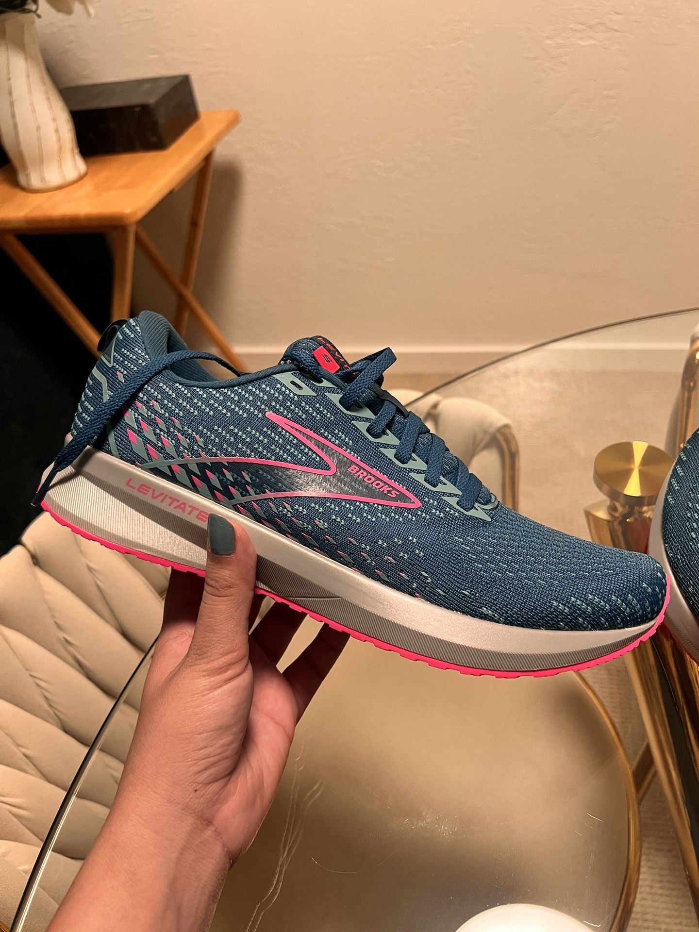 Ladies Running Shoes 9 1/2