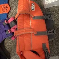 Large Life Vest For Dog Swimmers Plus Chuck it Throw Toy 