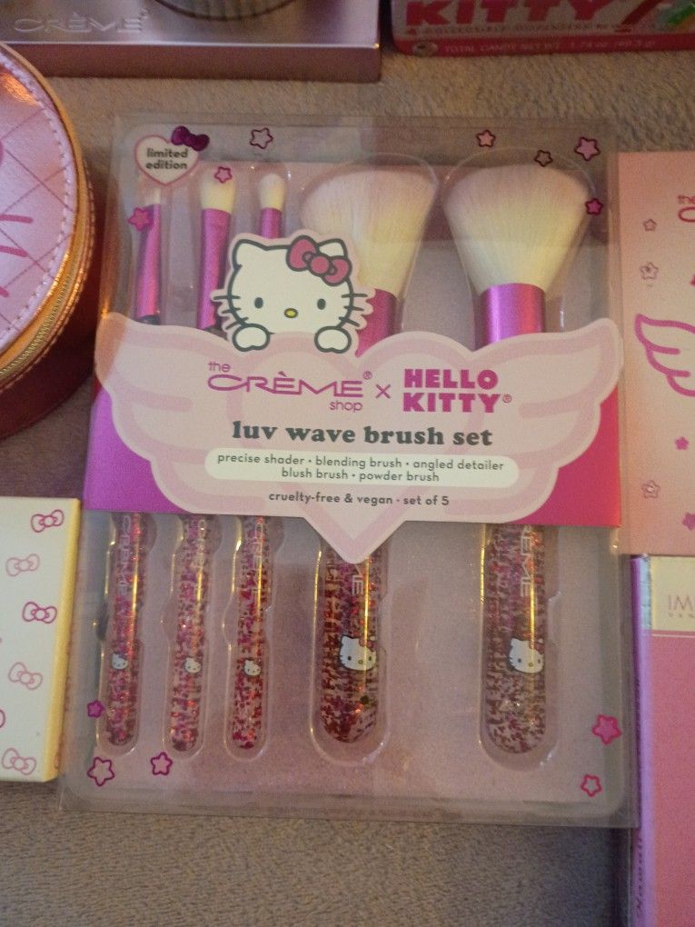 SANRIO MAKE-UP UTENSILS