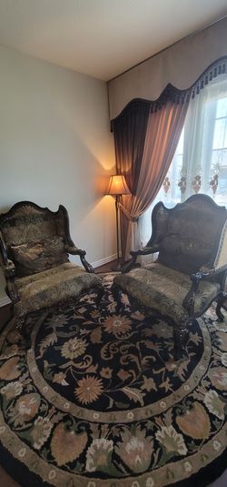 Luxury Set by Schnadig includes 2 chairs and Rug