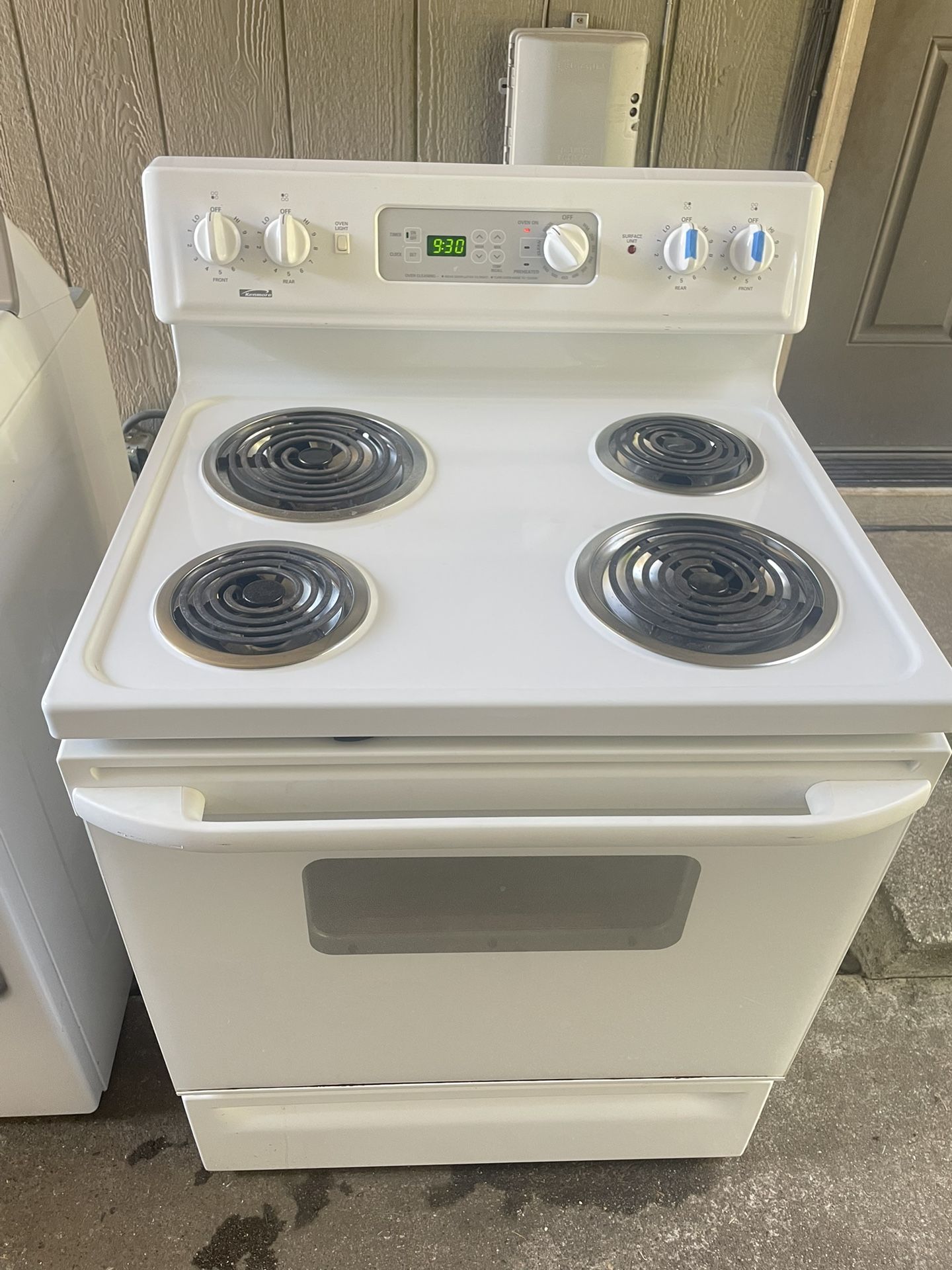 Kenmore Electric Range Works Very Well 