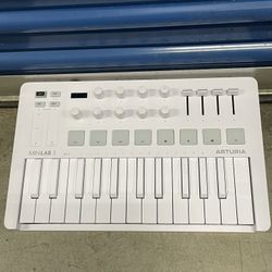 Arturia MiniLab 3 Compact MIDI Keyboard and Pad Controller