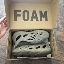 Yeezy Foam RNNR “Stone Sage”