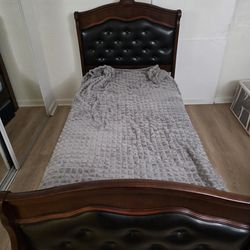 Bed indvidual furniture and mattress/ mueble de cama individual y colchon .