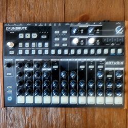 Arturia Drumbrute