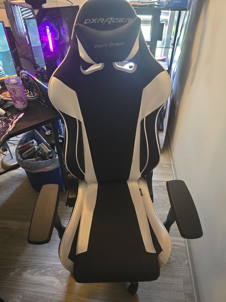 Heavily Used Dxr Racer Gaming Chair