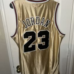 Michael Jordan gold Chicago Bulls jersey size xl