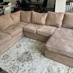 Large Sectional Sofa with Chaise – Excellent Condition – Neutral Taupe