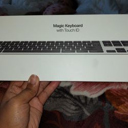 APPLE MAGIC KEYBOARD WITH TOUCH ID!!