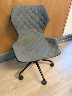 Swivel Desk Chair w/ Rollers