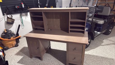 Desk with hutch