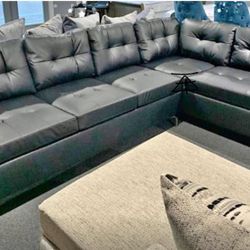💙BarringtonExposed Metal Feet With Silver 2-Piece Sectional Right Chaise
Homelegance$20 Down Payment and delivery available 