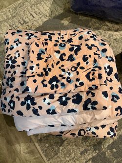 Pink Leopard Print Comforter Set