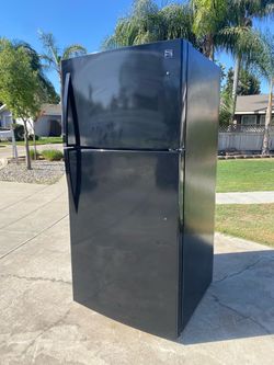 33” Two Doors Top Freezer With Water Dispenser