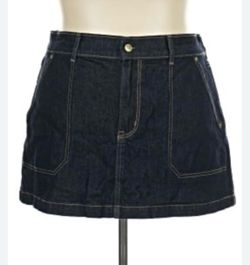 Skirt size 6 fits bigger like size 9 used only once