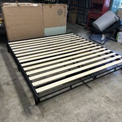 King Size Metal Bed Frames (( BRAND NEW ))