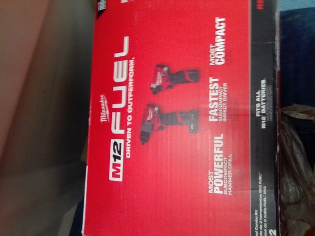 Milwaukee M12 Impact & Hammer drill Combo