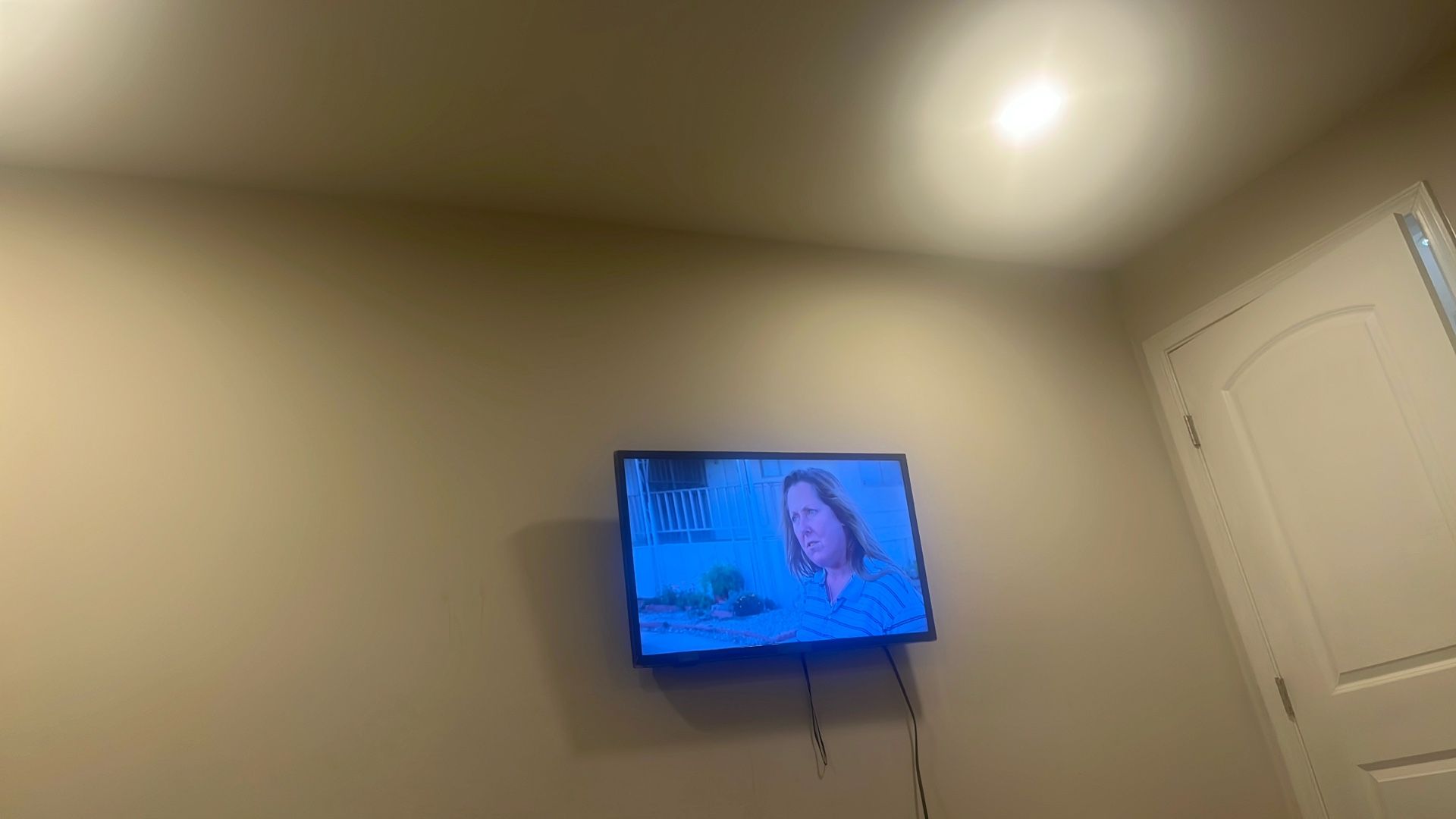 32 Inch Insignia Smart TV With Mount…100.00!