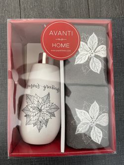 Lotion Hand Soap Pump Dispenser And Two Fingertip Towels Gift Set